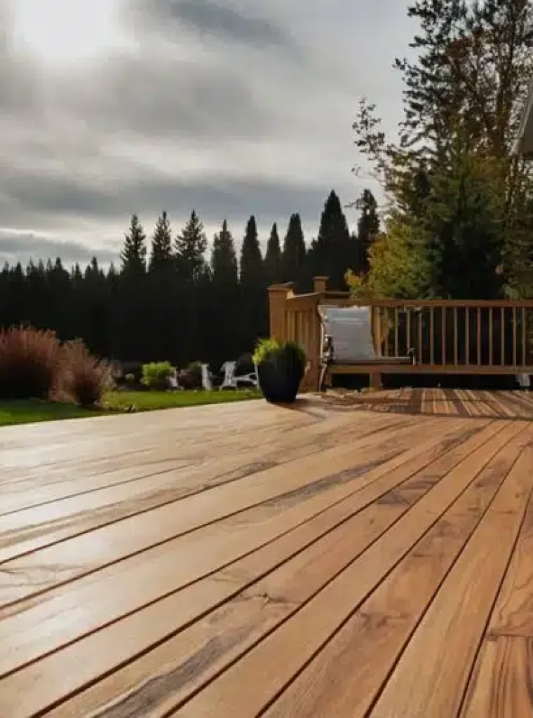 Default_composite_decking_designs_for_contractors_on_backyard_3-1-980x551